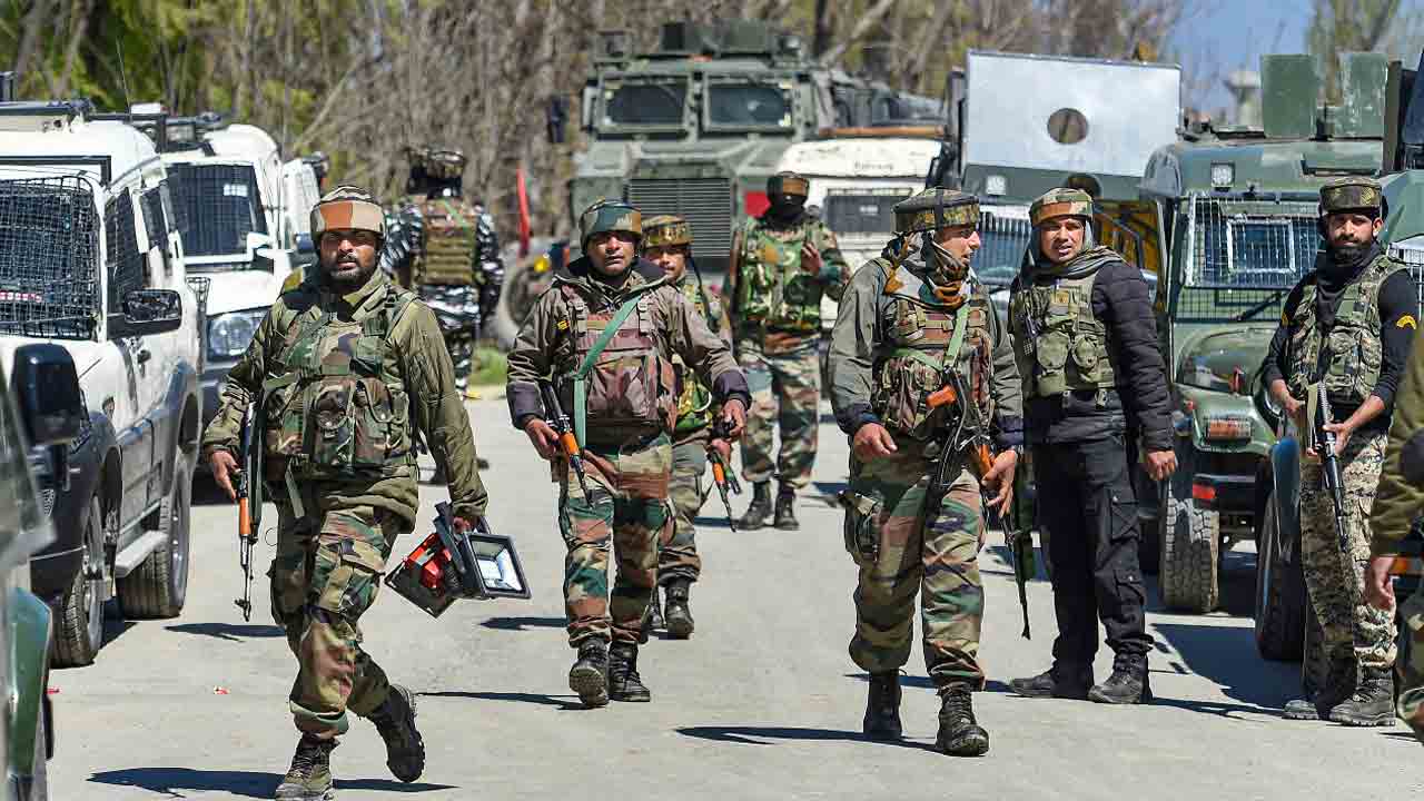 Terrorist attacks in Kashmir | క‌శ్మీర్‌లో ఉగ్ర‌దాడులు.. ఒక పౌరుడి దుర్మ‌ర‌ణం.. మ‌రొకరికి గాయాలు