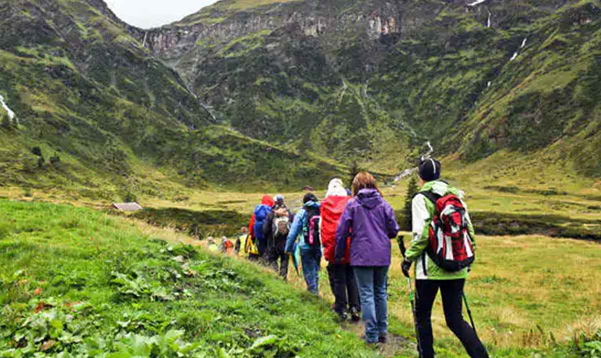 Trekking Ban | భారీ పొగ‌మంచు.. ముగ్గురు ప‌ర్వ‌తారోహ‌కుల మృతి.. హిమాచ‌ల్‌లో ట్రెక్కింగ్ బ్యాన్‌