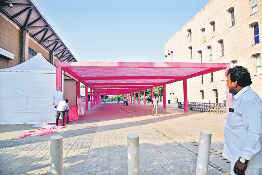 అదిరిపోయేలా ప్లీనరీ ఏర్పాట్లు