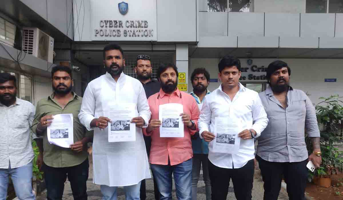 టీఆర్‌ఎస్‌పై దుష్ప్రచారం చేసే వారిపై సైబర్‌ క్రైం పోలీసులకు ఫిర్యాదు