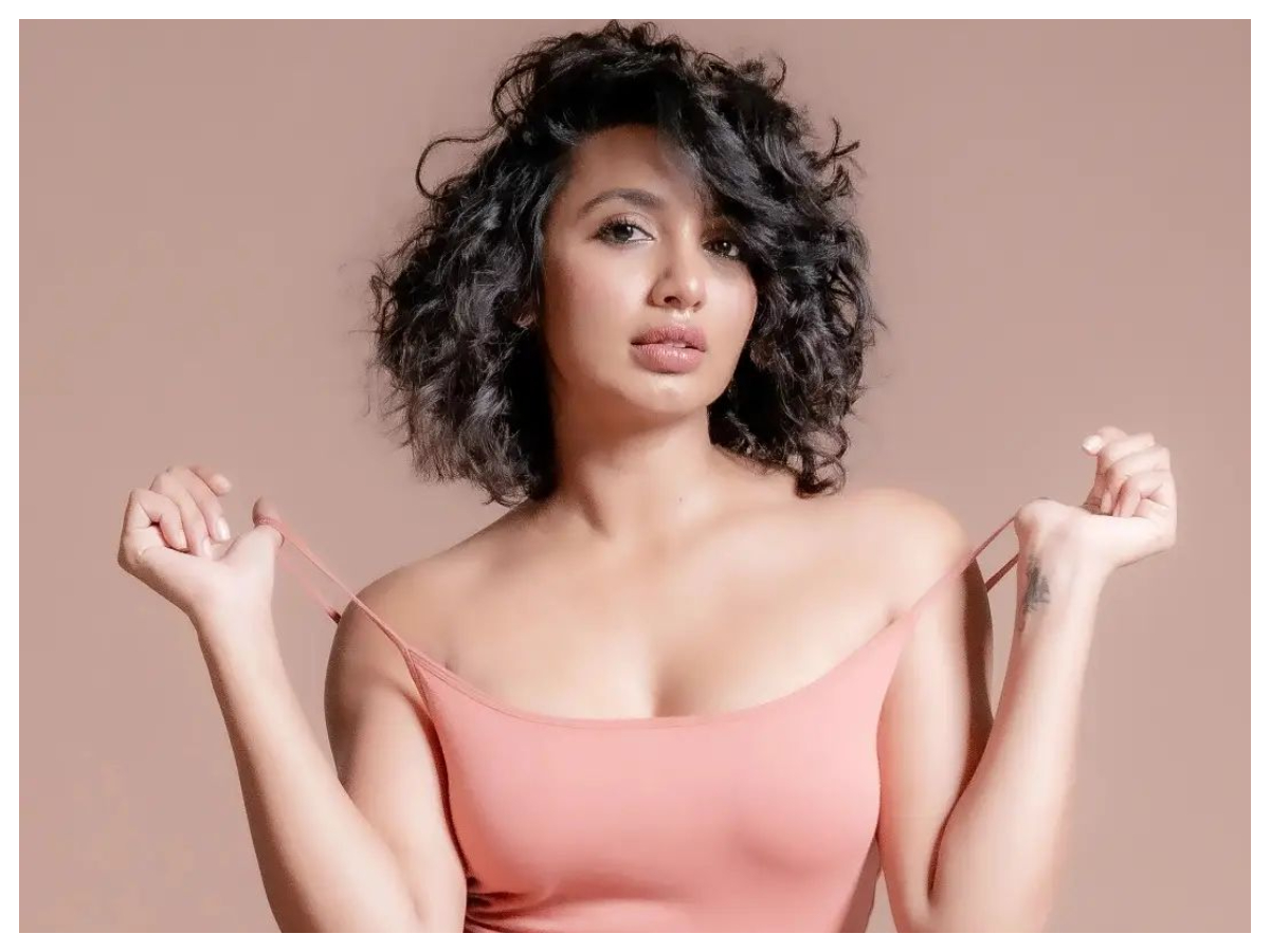 Tejaswi Madivada | అందాలతో మతిపోగొడుతోన్న తేజస్వి మదివాడ..