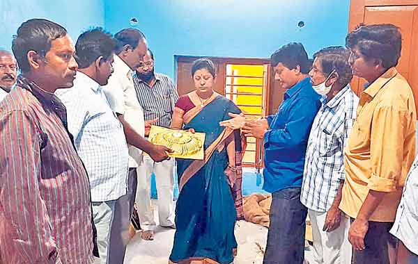 యాదాద్రిలో ద్వారాలకు ఇత్తడి తొడుగులు