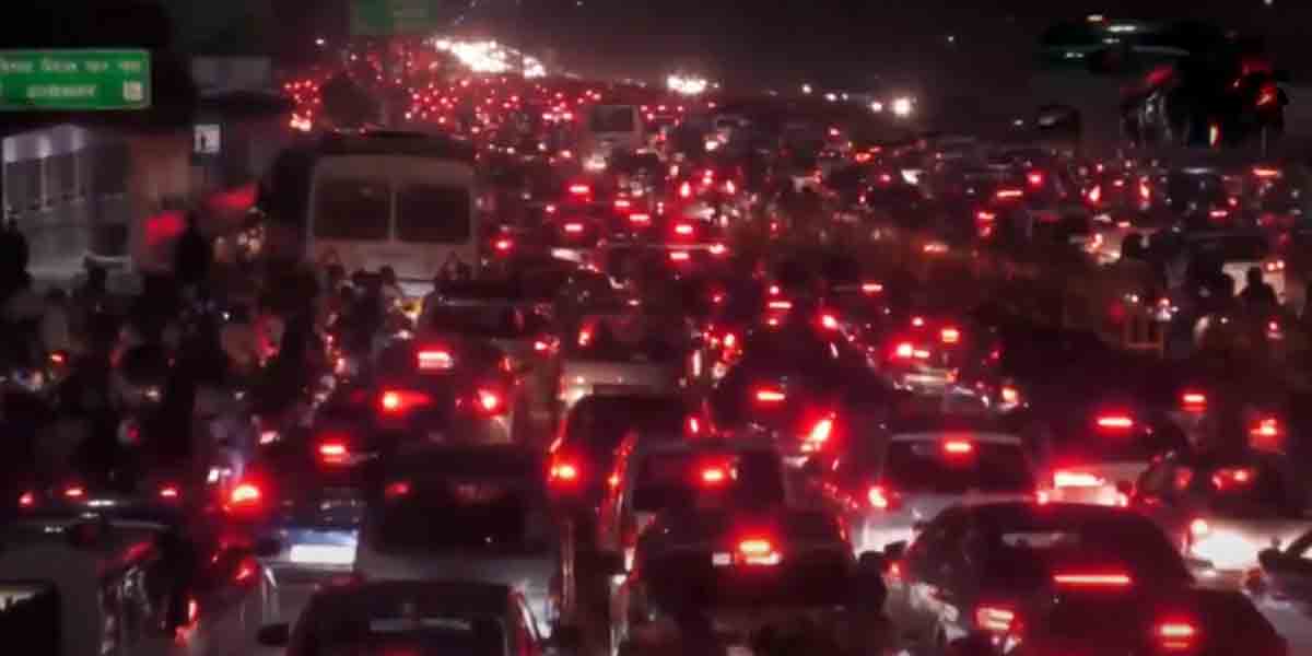 ఢిల్లీ-గుర్గావ్‌ స‌రిహ‌ద్దుల్లో భారీగా ట్రాఫిక్ జామ్‌.. వీడియో