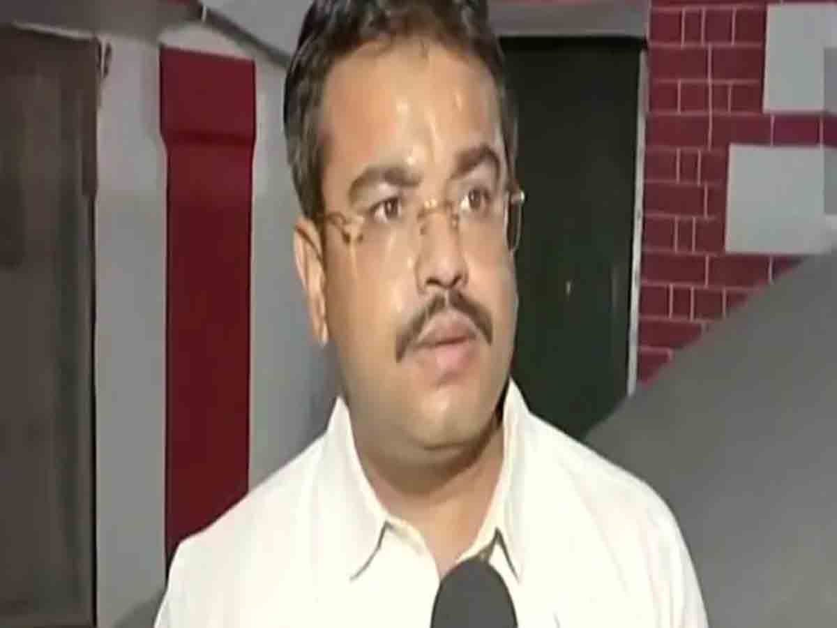 కేంద్ర మంత్రి కుమారుడు ఆశిష్ మిశ్రా కోసం గాలిస్తున్నాం: యూపీ ఐజీ