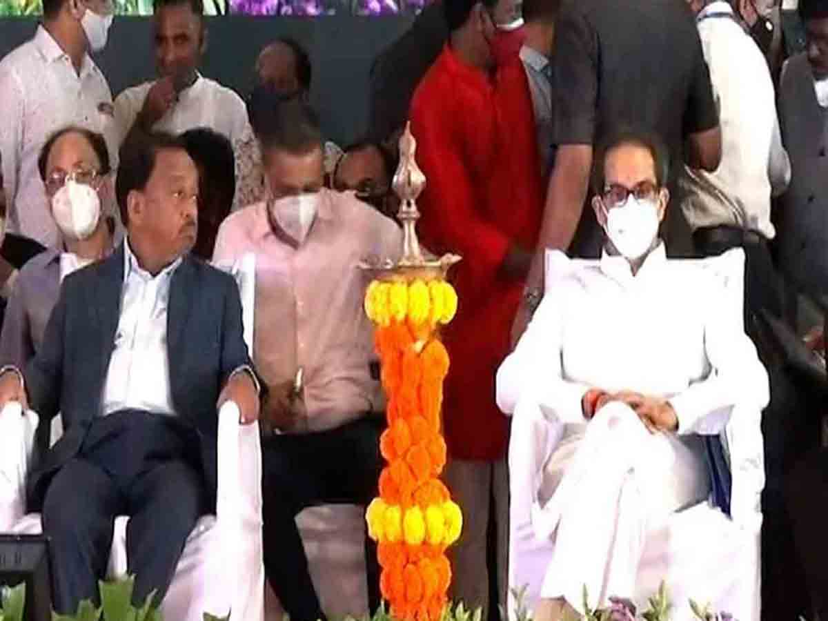 అరెస్ట్‌ తర్వాత ఒకే వేదికపై కేంద్ర మంత్రి నారాయణ్ రాణే, సీఎం ఉద్ధవ్‌ ఠాక్రే