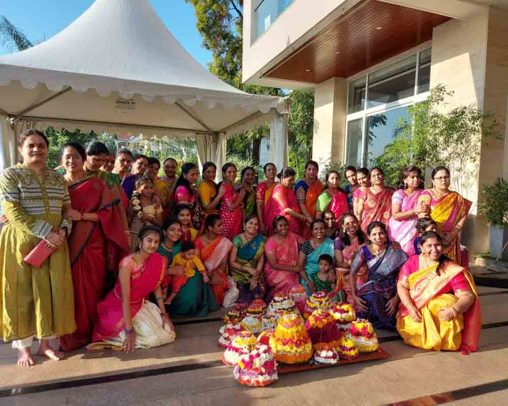 ఉగాండాలో బతుకమ్మ సంబురాలు