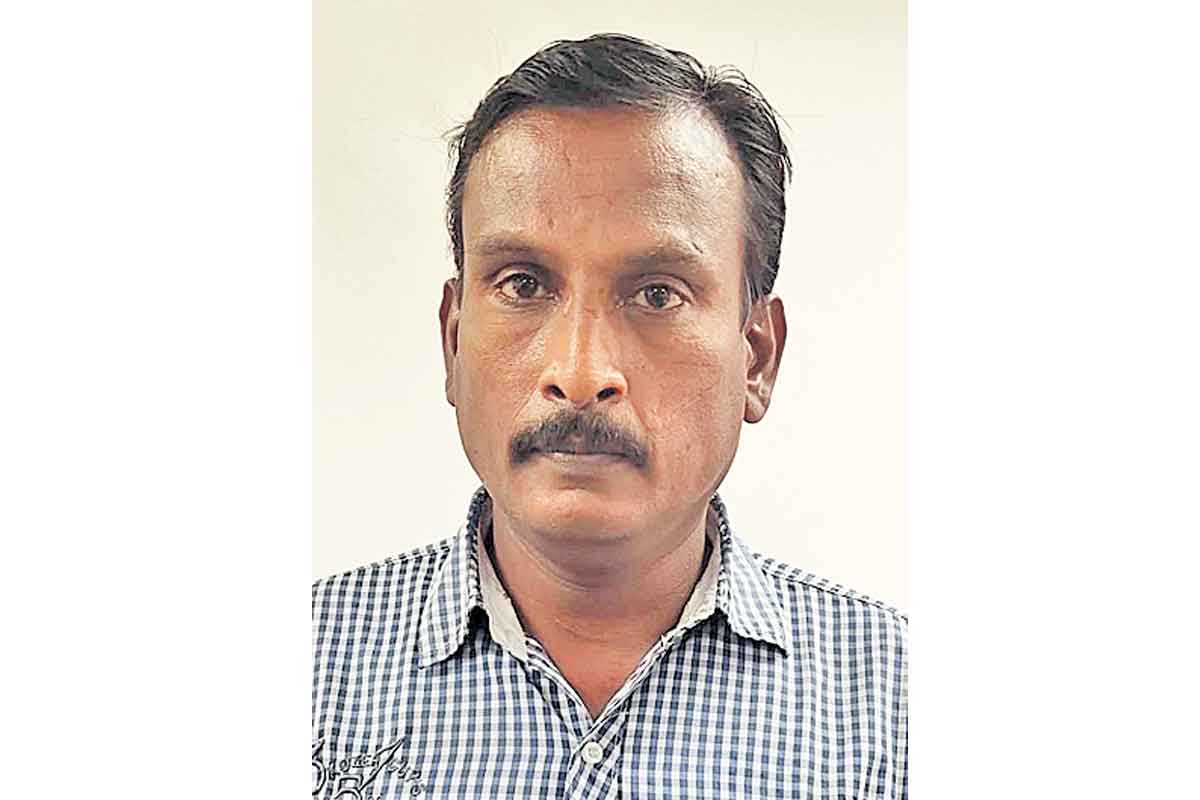 ఐదు లక్షలు ఇస్తావా.. లేదంటే ఆ ఫొటోలను..