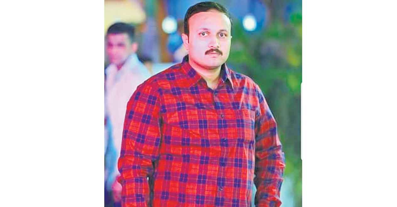 పట్టుకునేందుకు వెళ్తే… కుక్కలు ఉసిగొల్పాడు