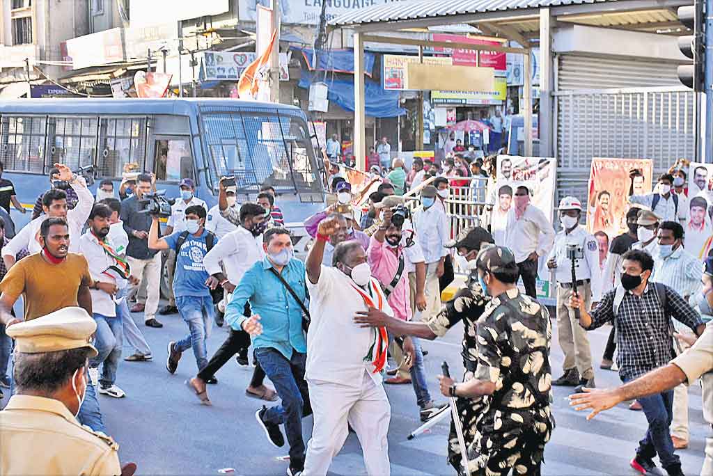 ఉసురు తీసినోళ్లే దండ వేస్తారా?