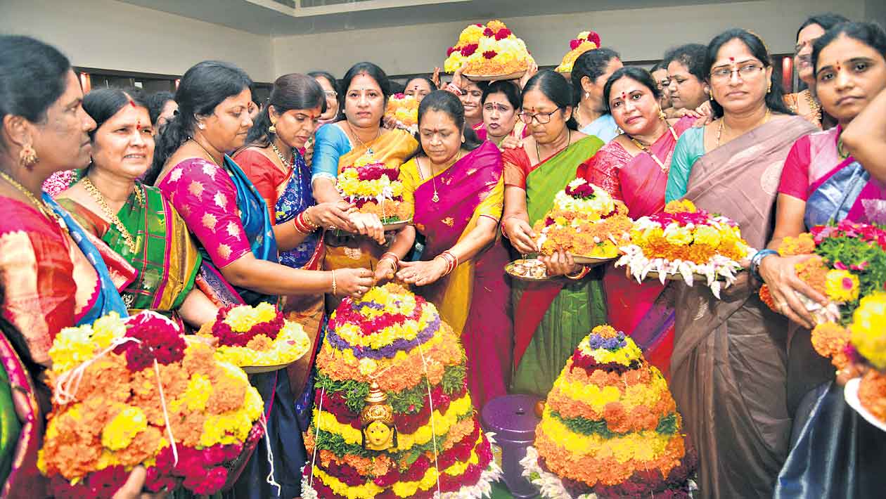 తెలంగాణభవన్‌లో బతుకమ్మ సంబురాలు