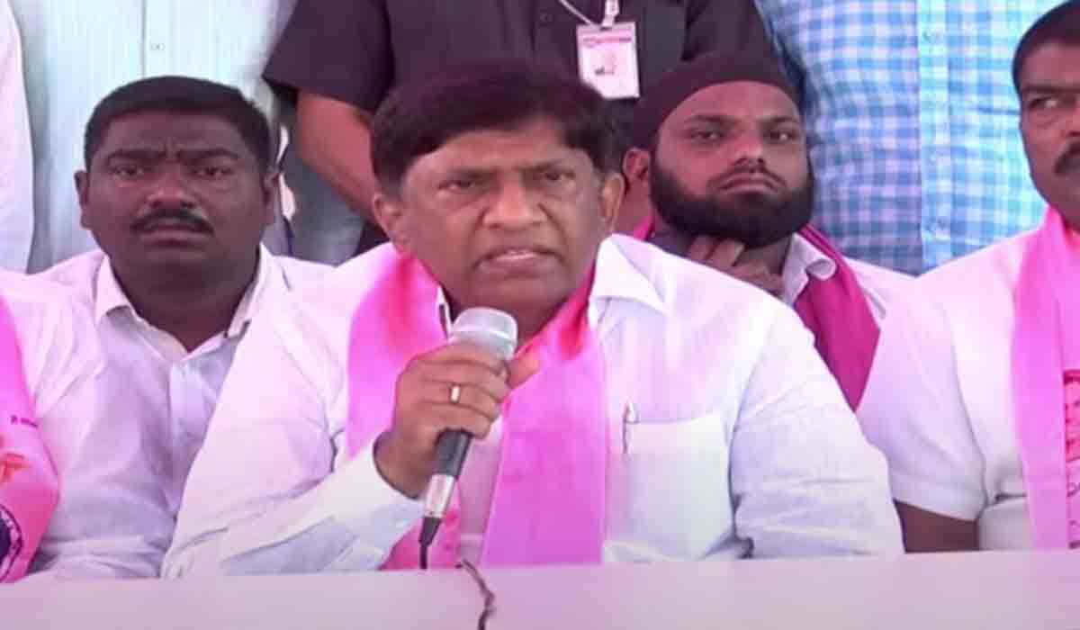 ఓట్లేయకపోతే పింఛన్లు ఎందుకు ఆపేస్తాం: వినోద్‌ కుమార్‌