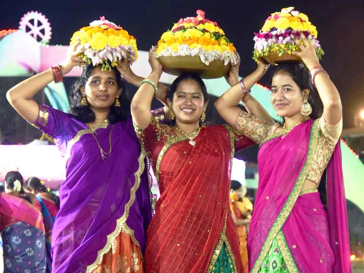 Bathukamma: రాష్ట్ర‌మంత‌టా బతుక‌మ్మ సంబురాలు