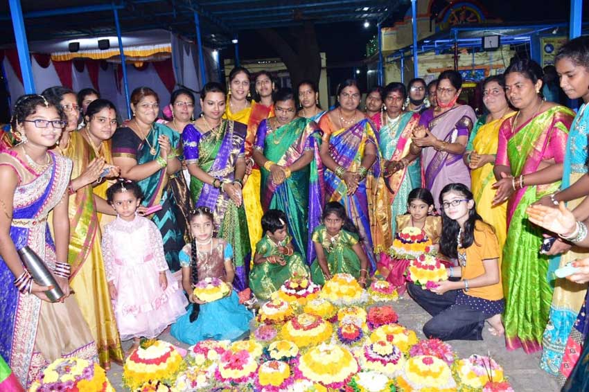 సంబురంగా ఎంగిలిపూల బతుకమ్మ