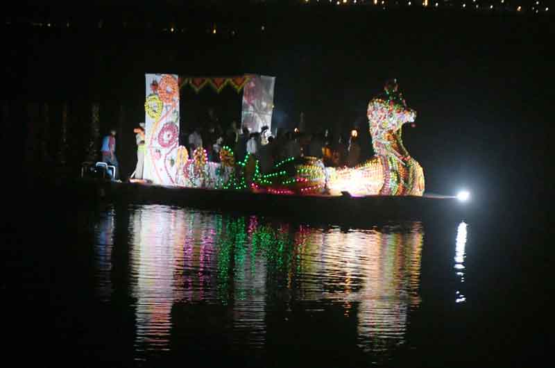 కన్నుల పండువగా తెప్పోత్సవం