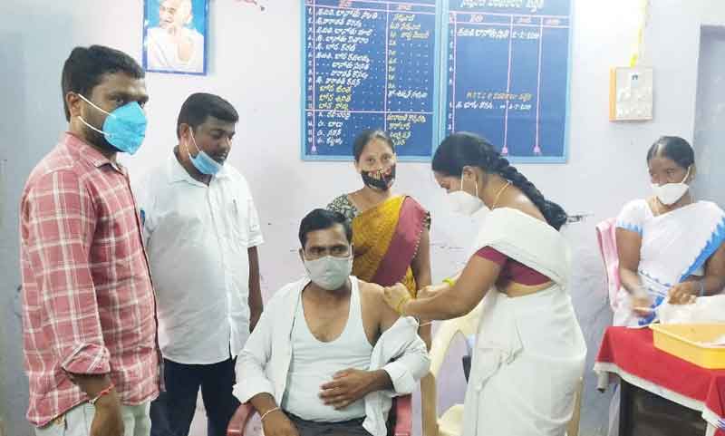 జిల్లాలో వేగంగా వ్యాక్సినేషన్‌