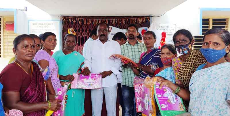 ఆడపడుచులకు కానుక