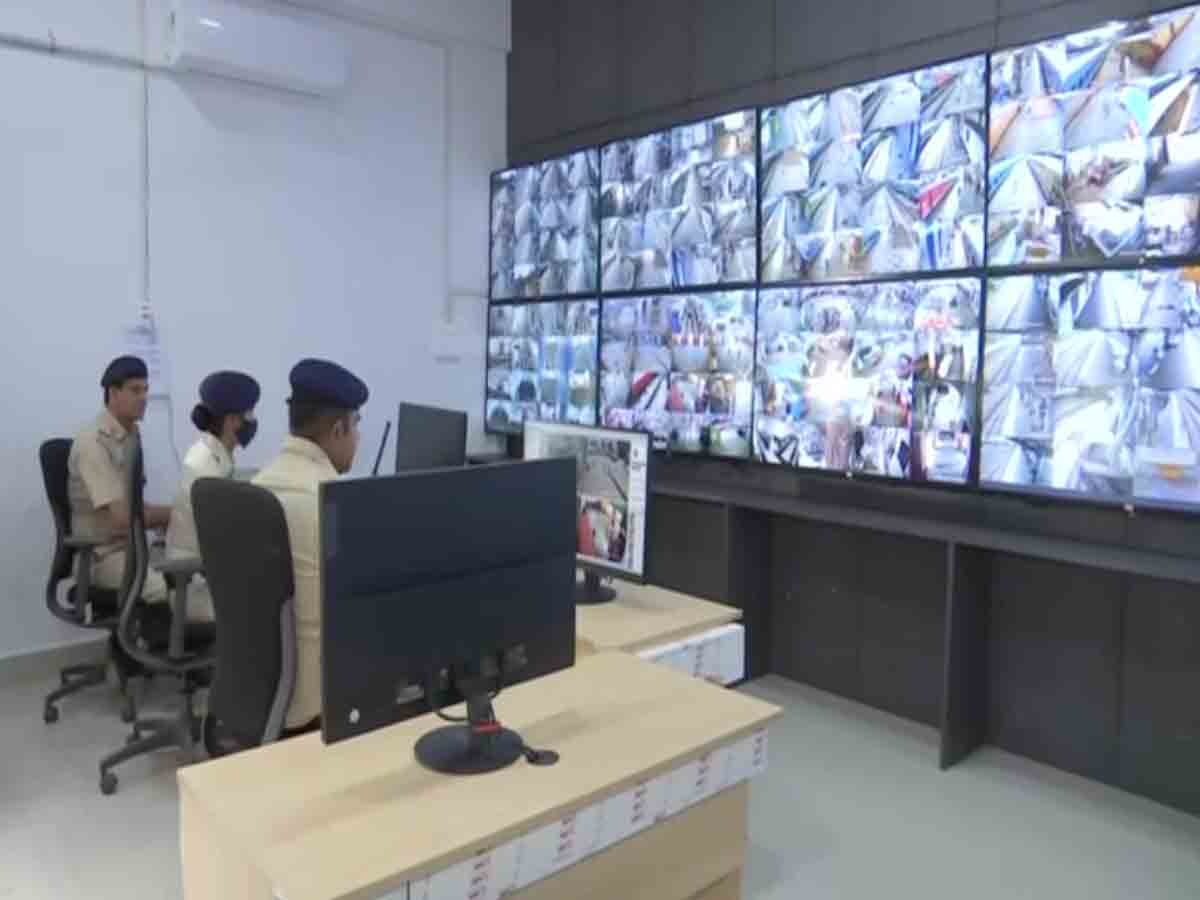 ముంబై లోకల్‌ రైల్వే స్టేషన్లలో 2,729 కెమెరాలు