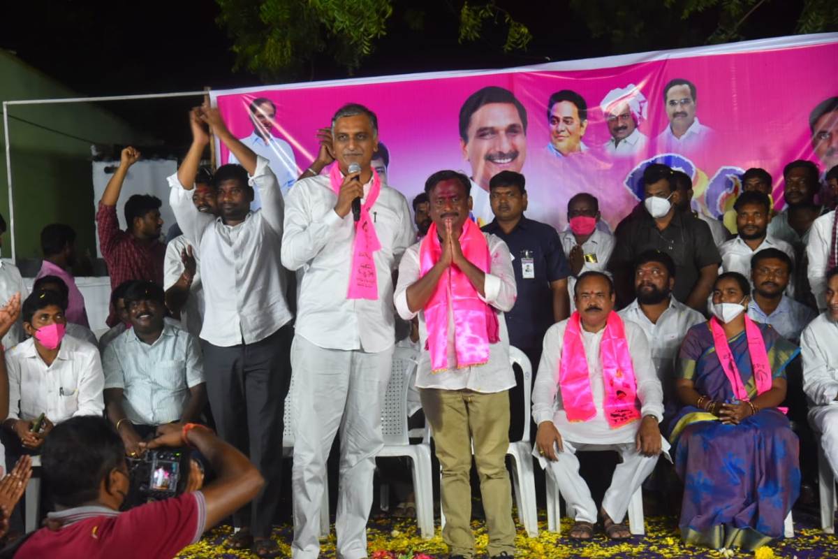 Huzurabad | చేర‌దీసి మంత్రిని చేస్తే నీతి జాతి లేదంటావా?  ఈట‌ల‌పై నిప్పులు చెరిగిన హరీశ్‌రావు