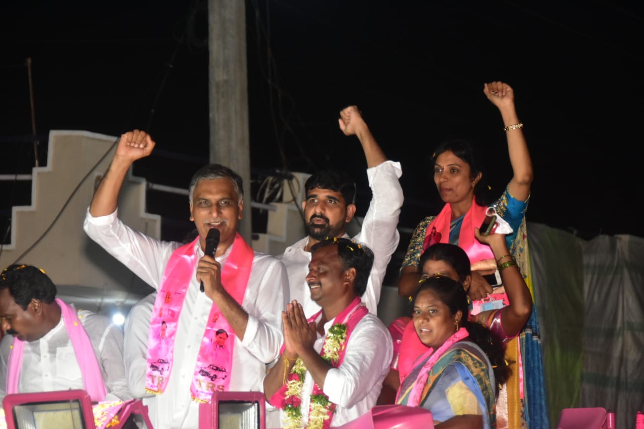 Huzurabad | నడిరోడ్డుమీద రైతుల ప్రాణాలు తీసే బీజేపీకి ఓటు వేస్తారా? రైతుబంధు ఇచ్చే టీఆర్ఎస్‌కు వేస్తారా? : మంత్రి హ‌రీశ్‌రావు