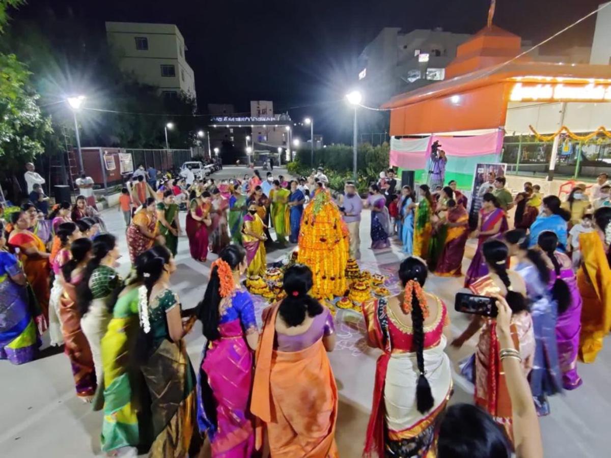 Bathukamma | బతుకమ్మ బతుకమ్మ ఉయ్యాలో.. బంగారు బతుకమ్మ ఉయ్యాలో..