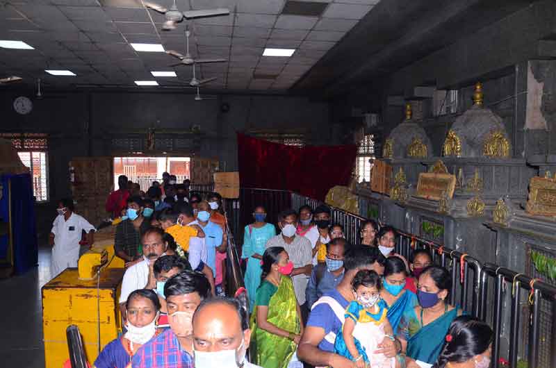 యాదాద్రిలో భక్తుల సందడి