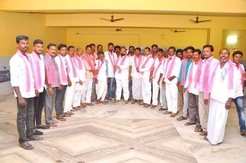 టీఆర్‌ఎస్‌లో భారీగా చేరికలు