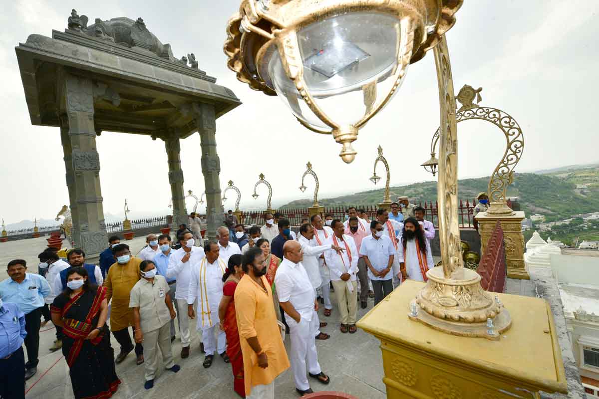 8 గంటలు.. 8 కిలోమీటర్లు