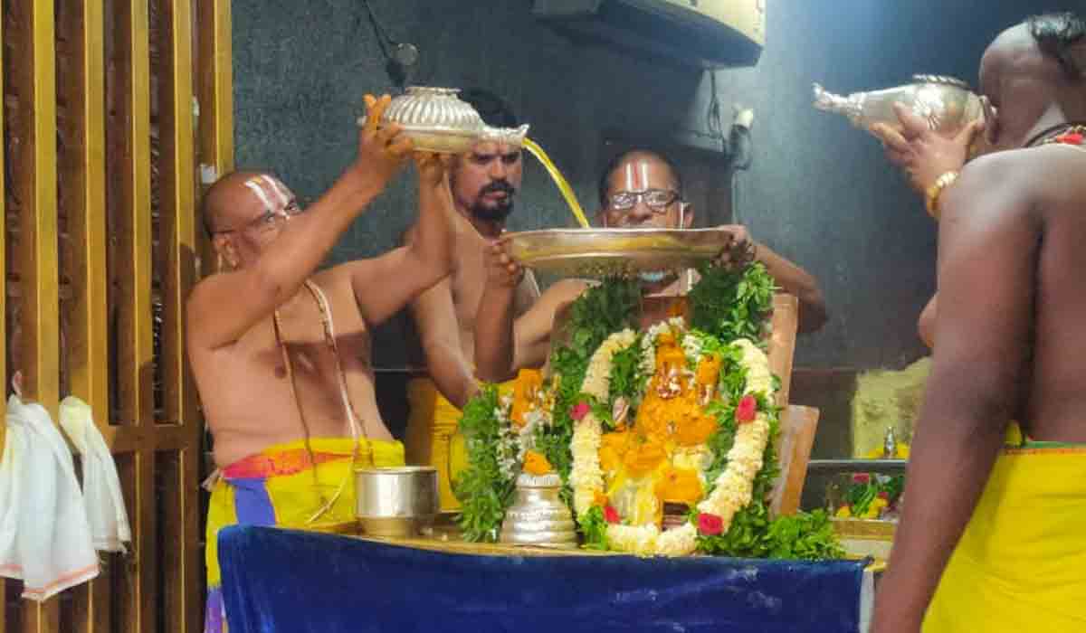 Yadadri | కవచమూర్తులకు అష్టోత్తర శతఘటాభిషేక పూజలు..