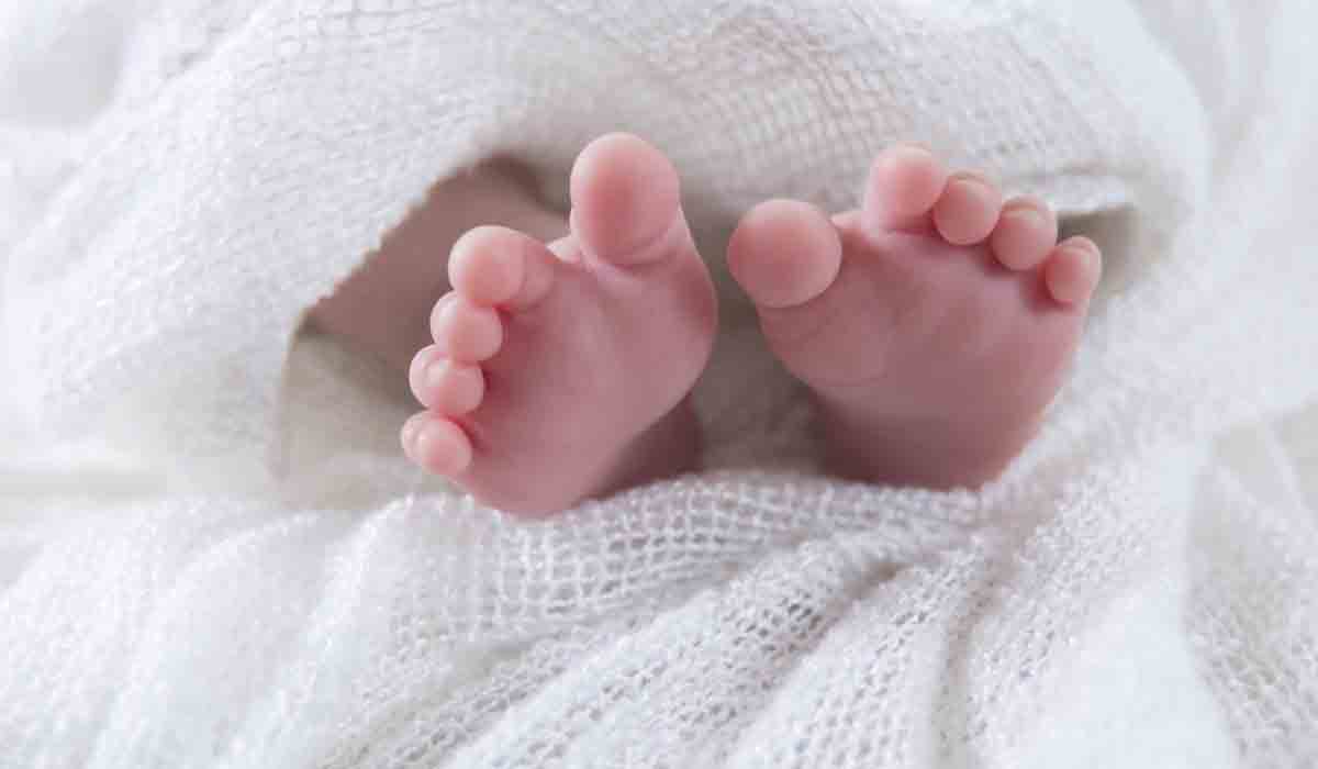 పెండ్లికి ముందే శృంగారం.. మైన‌ర్ బాలిక‌కు గ‌ర్భం.. యూట్యూబ్ వీడియో చూస్తూ సీక్రెట్‌గా డెలివ‌రీ..!