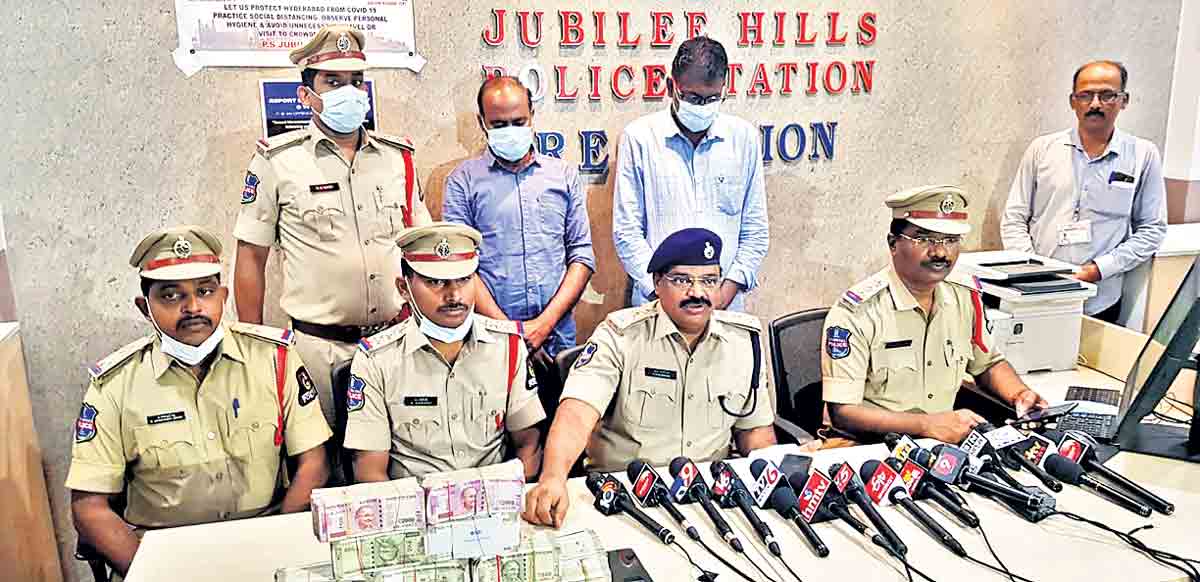 ఊటీలో హోటల్‌ పెడుదామని..