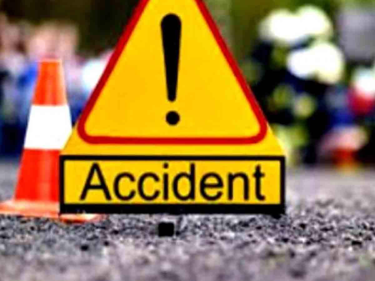 Road accident | రోడ్డు ప్రమాదంలో ఇద్దరికి తీవ్ర గాయాలు