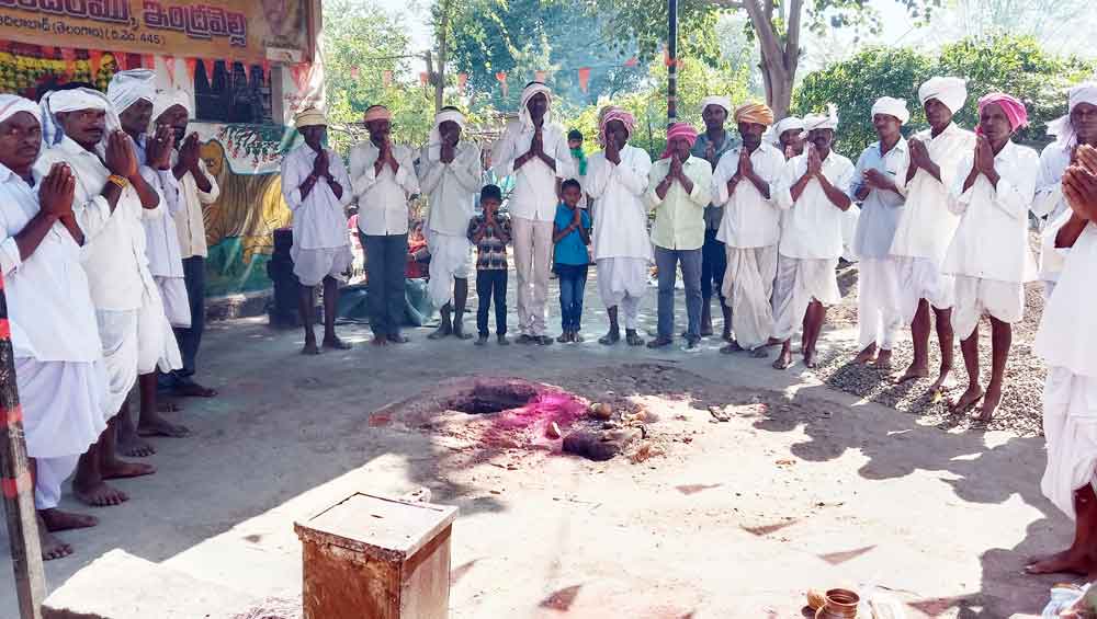 ఇంద్రాదేవికి పూజలు
