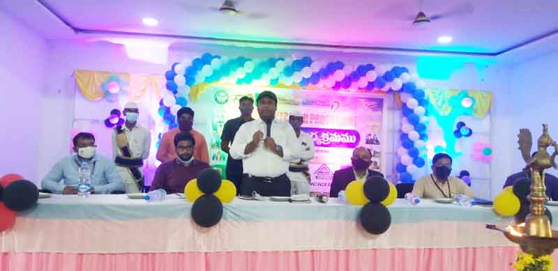 జిల్లా అభివృద్ధిలో బ్యాంకర్లు భాగస్వాములవ్వాలి