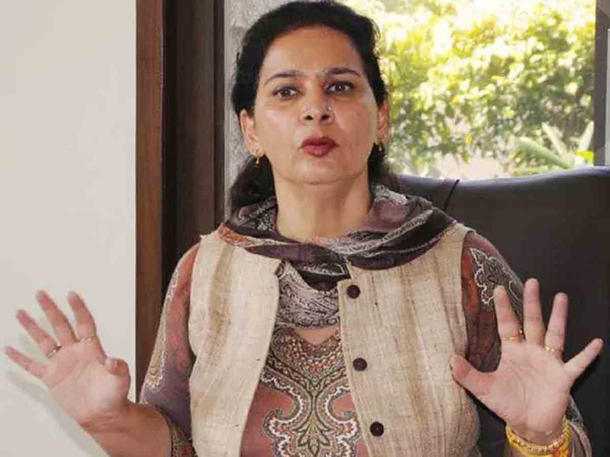 అమ‌రీంద‌ర్‌పై సిద్ధూ భార్య ఫైర్ : కెప్టెన్ హ‌యాంలో పంజాబ్ డీజీపీలా వ్య‌వ‌హ‌రించిన అరూస ఆలం!