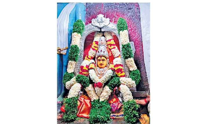 స్వర్ణ కవచాలంకృత దుర్గాదేవి