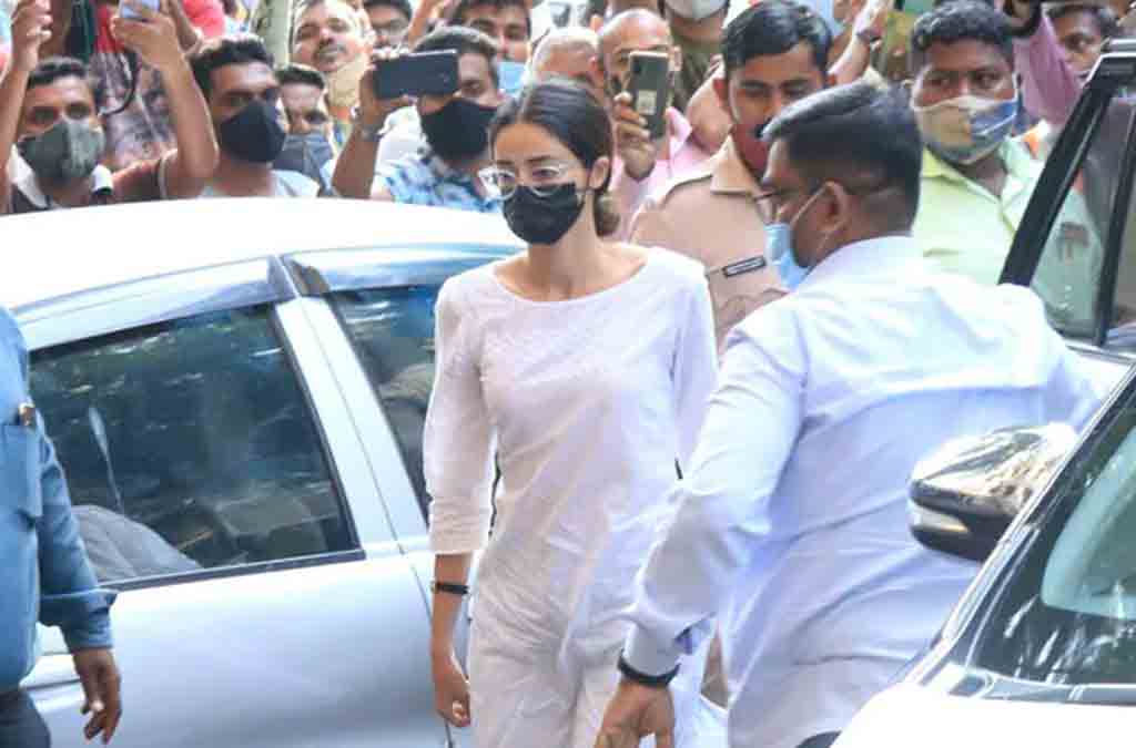 Ananya Panday | ఆర్య‌న్‌తో చాటింగ్‌..అన‌న్య‌పాండేపై ప్ర‌శ్న‌ల వ‌ర్షం