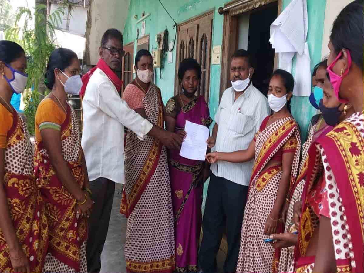 Kothagudem | పెంచిన వేతనాలు అమలుచేయాలని సీడీపీవోకు అంగన్‌వాడీ వర్కర్స్ వినతి..