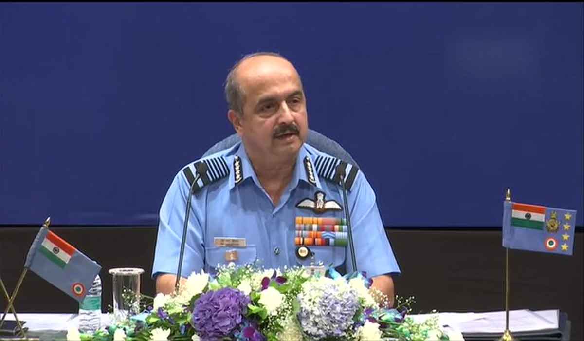 ఆ మ‌హిళా ఆఫీస‌ర్‌కు ఫింగ‌ర్ టెస్ట్‌ చేయ‌లేదు: ఎయిర్ చీఫ్ మార్ష‌ల్‌