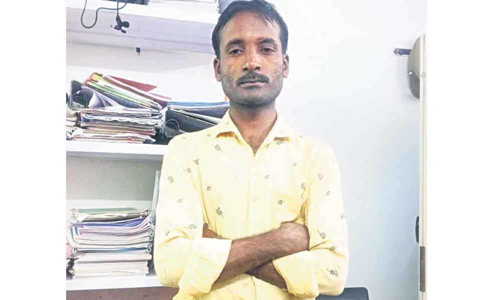 అమాయకులను దోచుకుంటున్న ఏటీఎం దొంగ అరెస్టు