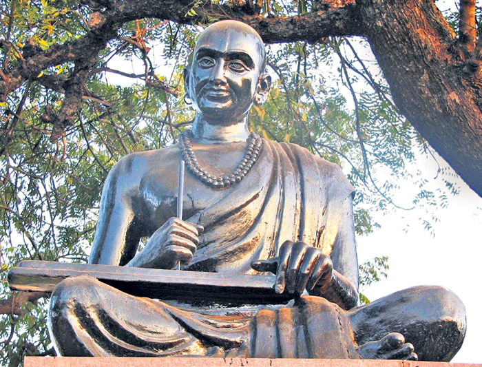 ‘చంద్రికా పరిణయం’ ప్రబంధాన్ని రచించినవారు?