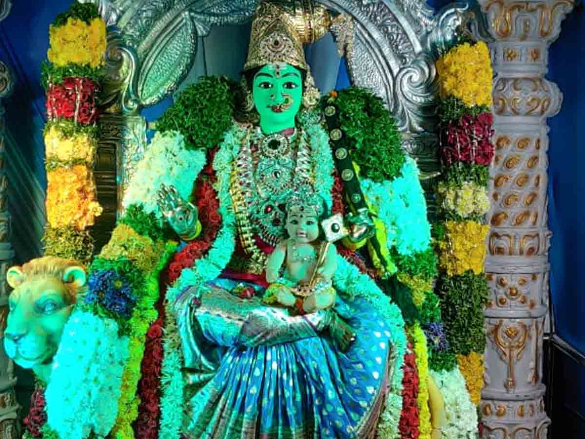 స్కంధమాత అవతారంలో భక్తులకు దర్శనమిచ్చిన సరస్వతి అమ్మవారు