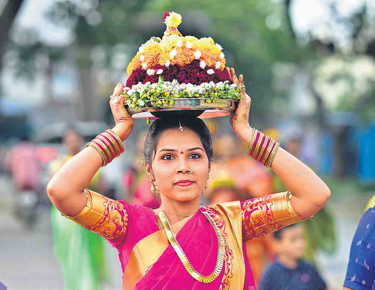 Bathukamma festival | బ‌తుక‌మ్మ పండుగ‌ను ఎన‌క‌ట ఎట్ల జ‌రుపుకునేటోళ్లం..