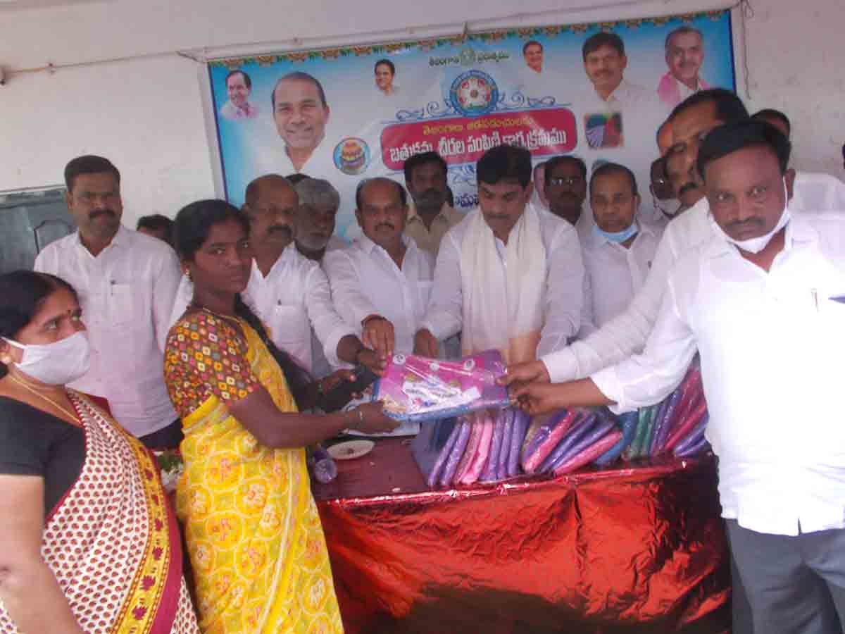 అన్ని పండుగలకు ప్రాధాన్యం : ఎంపీ బీబీ పాటిల్‌