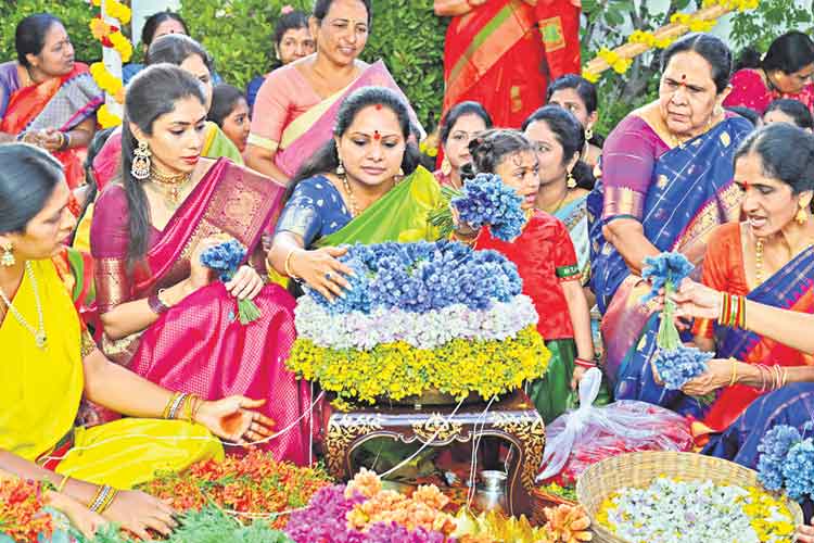 విశ్వవేదికపై ‘బతుకమ్మ’