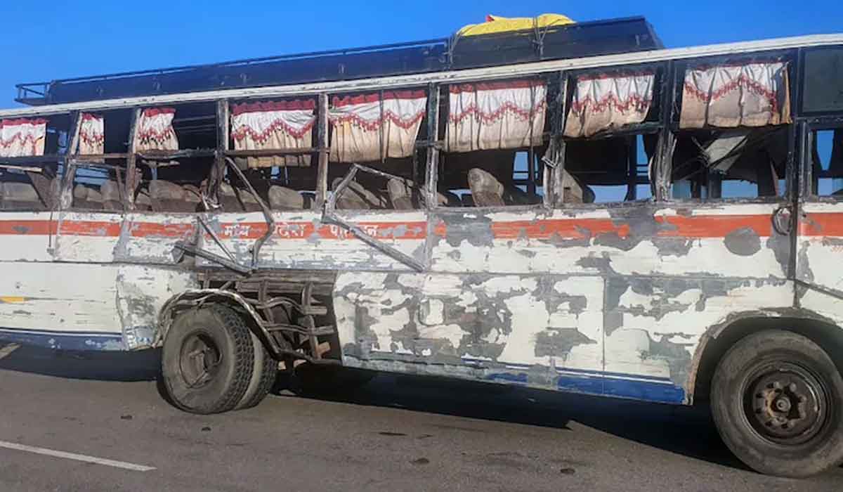 మ‌ధ్య‌ప్ర‌దేశ్‌లో రోడ్డు ప్ర‌మాదం.. ఏడుగురు మృతి, 13 మందికి గాయాలు