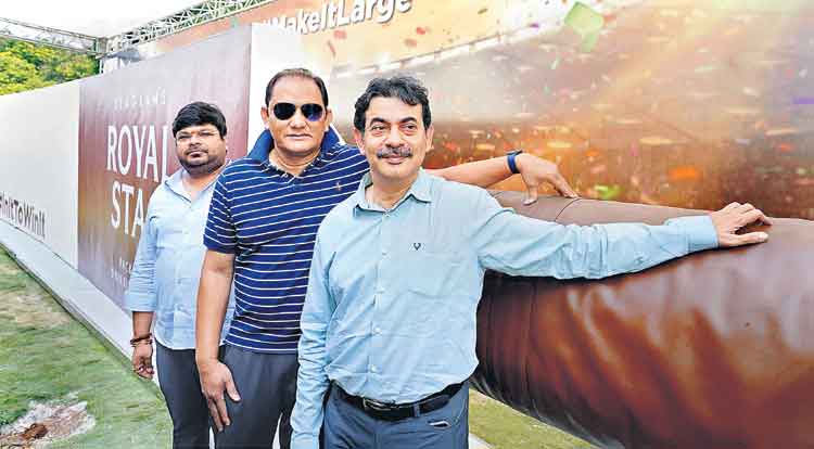 56 అడుగుల పొడవు, 9 టన్నుల బరువు