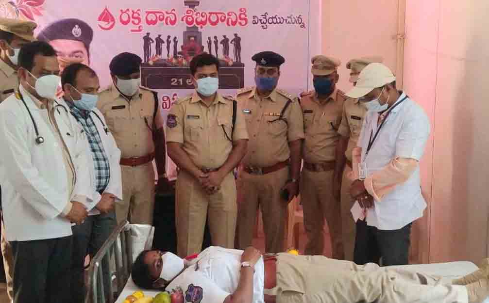 Blood donation | రక్తదానం సామాజిక బాధ్యత : పోలీస్ కమిషనర్ విష్ణు ఎస్ వారియర్..