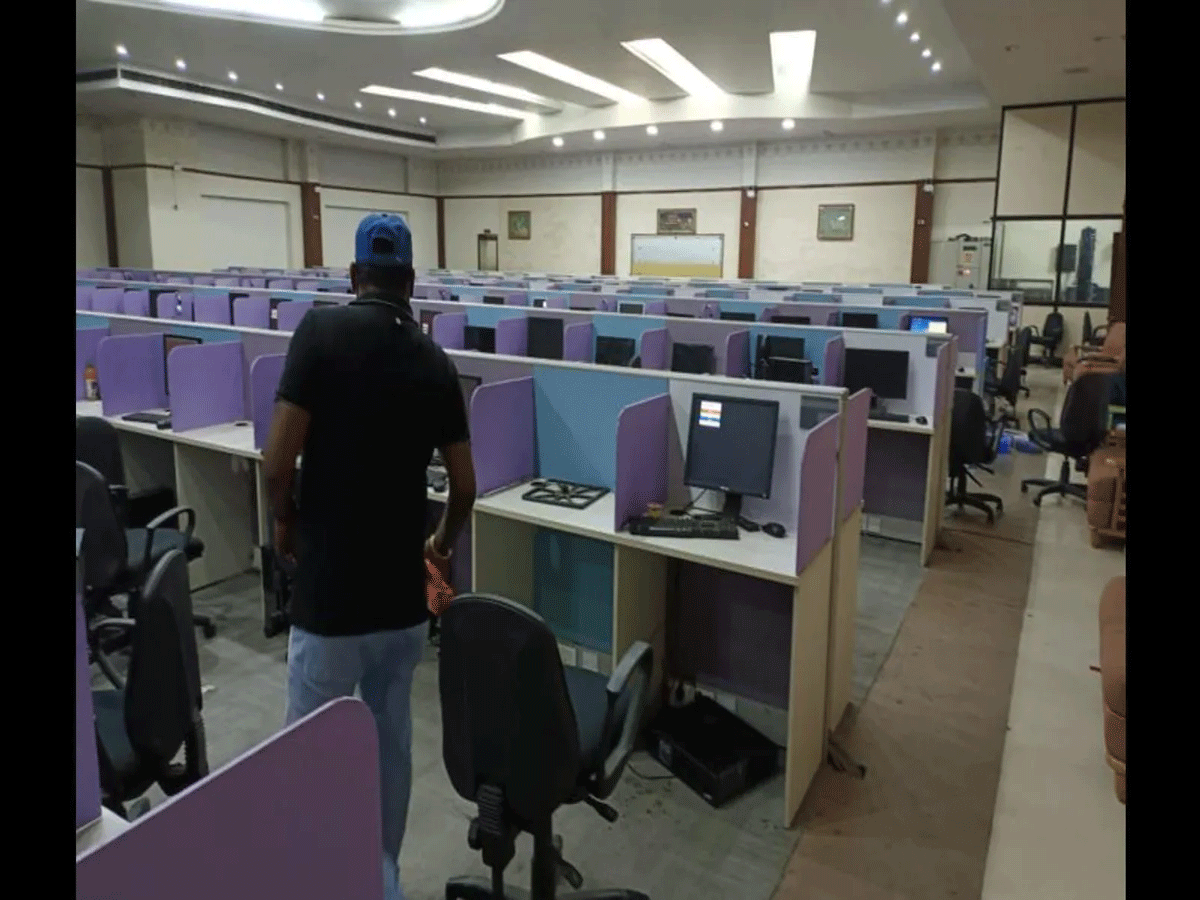 న‌కిలీ కాల్ సెంట‌ర్ గుట్టుర‌ట్టు : గిఫ్ట్ కార్డుల పేరుతో విదేశీయుల‌కు టోక‌రా!