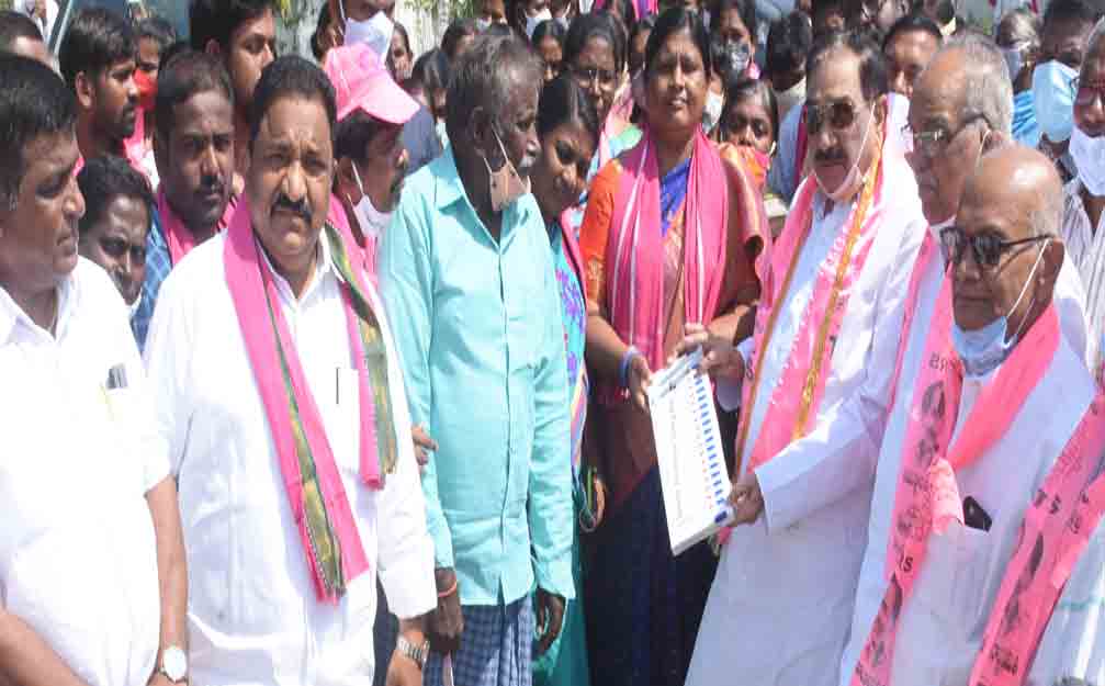 Huzurabad | ఈటల మధ్యలో వచ్చిండు..మధ్యలోనే పోయిండు: కెప్టెన్ లక్ష్మీకాంతారావు..