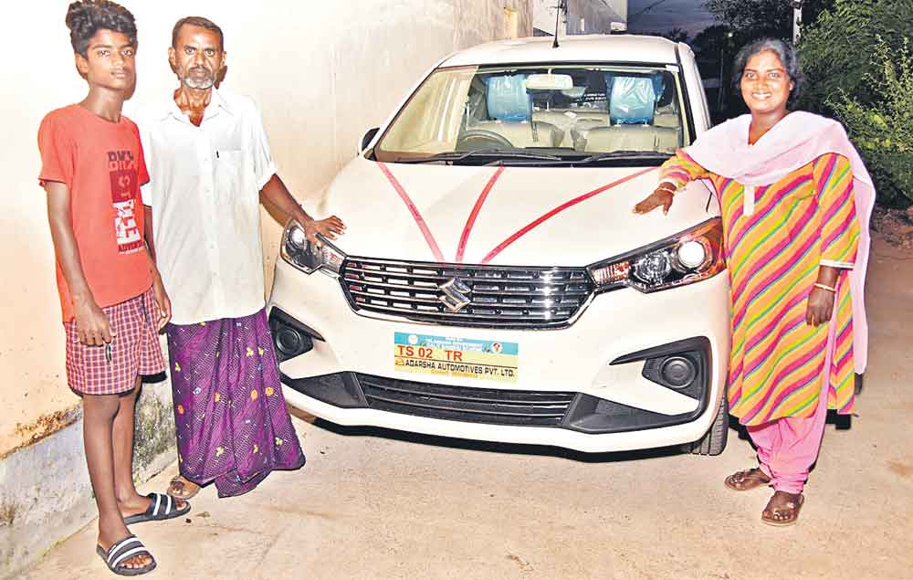 కారొచ్చింది.. సంబురం తెచ్చింది